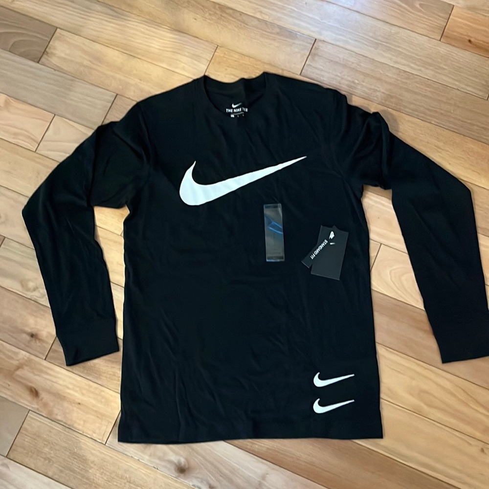 NWT black Nike long sleeve t shirt. Size small